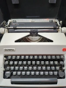 Vintage Olympia De Luxe West Germany Manual Typewriter w/ case Works - Picture 1 of 23