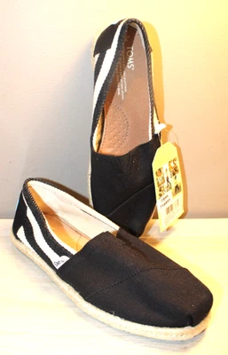 TOMS WOMEN'S BLACK STRIPE CANVAS SLIP-ON SHOES COMFORT SIZE 8 NEW W/TAGS - Image 1 of 4