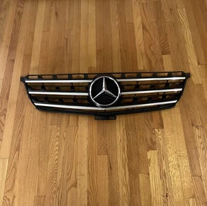 OEM MERCEDES-BENZ W166 ML350 2012-2015 FRONT HOOD GRILLE BLACK CHROME W/ EMBLEM - Picture 1 of 3