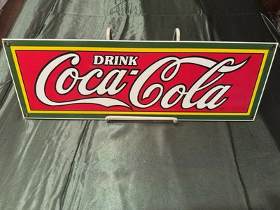 Letrero Coca-Cola Drink Here verde y amarillo Boarder Foto 1 de 2