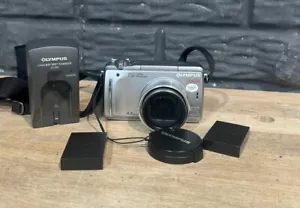 Olympus C-765 Ultra Zoom 4.0MP Compact Digital Camera Silver With Battery - Picture 1 of 11