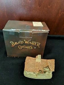 SUSSEX COTTAGE Miniature Figurine David Winter  Vintage 1982  - Picture 1 of 5