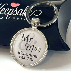 Personalised Wedding Gift Keyring Mr & Mrs Custom Name Favour Present Box - Foto 1 di 6
