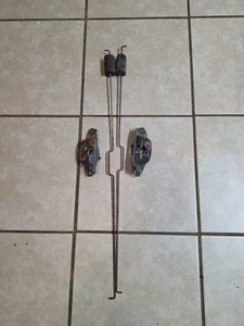 Barra de cable de cierre de puerta trasera para 99-06 Silverado Sierra 1500 2500 3500 - Imagen 1 de 6