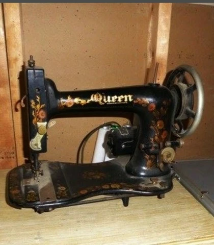 VINTAGE ANTIQUE 1900s QUEEN CAST IRON INDUSTRIAL SEWING MACHINE HEAD ONLY Cover