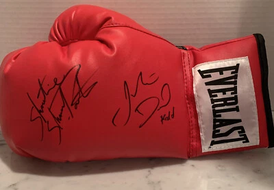SHAWN PORTER VS. JULIO DIAZ - Autographed Everlast Boxing Glove - Authentic - Image 1 of 4