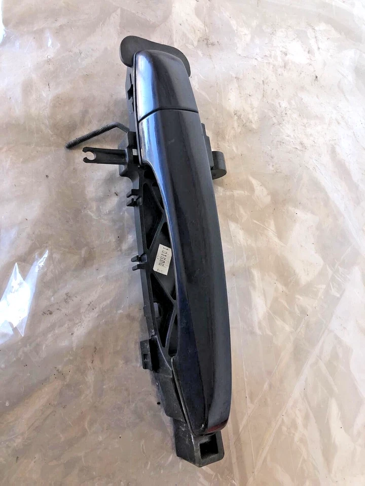 Cadillac SRX 2007 manija trasera derecha lado del pasajero manija de puerta exterior derecha usada Foto 1 de 4