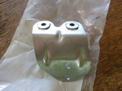 04 05 06 Soporte de escape Chrysler Crossfire 2004 2005 2006 5135439AA Foto 1 de 2