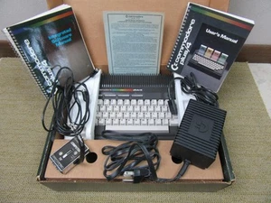 Vintage Commadore Plus 4 mit Original-Zubehör-Hersteller Netzteil, TV-Schalter, Kabel & Handbuch - Bild 1 von 12