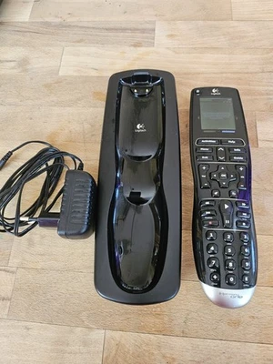 Logitech Harmony One mit Ladeschale | Universal Fernbedienung - Bild 1 von 3
