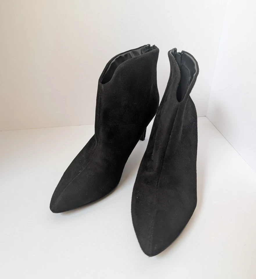 Botas al tobillo H By Halston para mujer negras veganas gamuza punta tacón de 3" talla 8 Foto 1 de 4