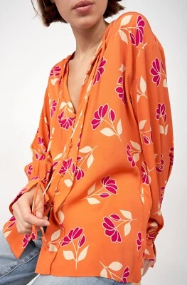 Blusa floral manga larga con corbata en el cuello XL JOIE Zosia precio de venta sugerido por el fabricante 228,00 USD Foto 1 de 4