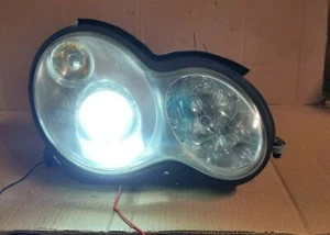 2003-2007 Mercedes-Benz C class C320 Headlights Xenon Right - Picture 1 of 6
