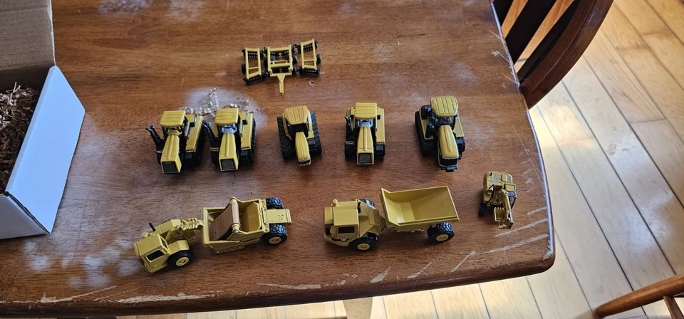 CAT 1:64 Scale Equipment Group - Image 1 of 4