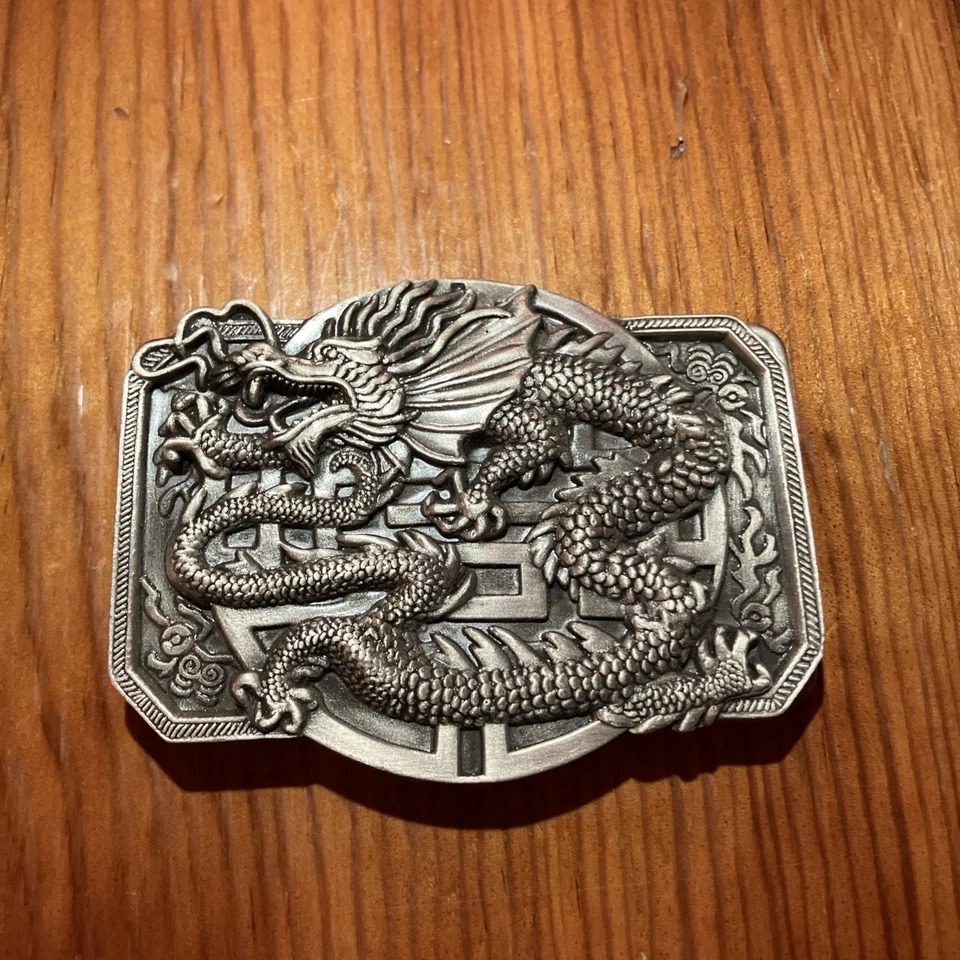 Hebilla de cinturón vintage de dragón chino de peltre Siskiyou 1988 Foto 1 de 4