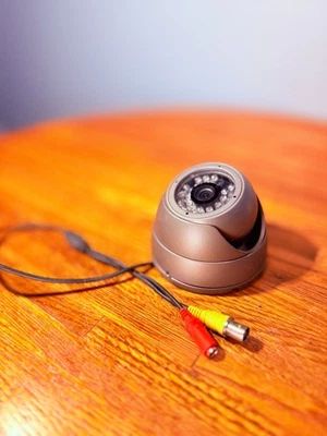 Удивительное состояние Eyemax IB-6025-29 ИК купольная камера безопасности 2,9 мм объектив 12V DC CC - Изображение 1 из 4