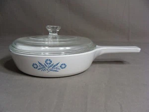 1 Sartén Corning Ware P-83-B con tapa, patrón azul maíz, EE. UU. - Imagen 1 de 4
