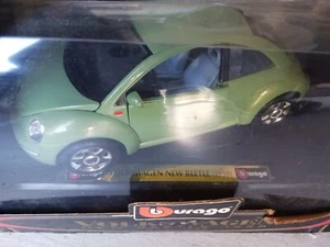 VOLKSWAGEN NEW BEETLE BURAGO SCALA 1\24 NUOVA DA NEGOZIO INTROVABILE IN VERDE. - Foto 1 di 2