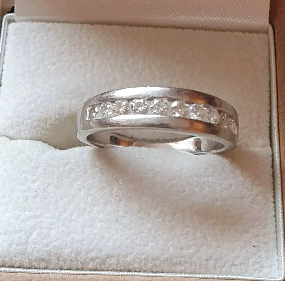 Da.-Platinring 950, 11 Lupenreine weiße Brillianten im Verlauf, Gr. 57, 6 Gramm - Bild 1 von 4