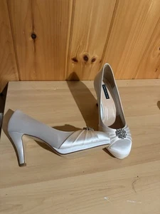 Women’s Wedding Shoes - Picture 1 of 4