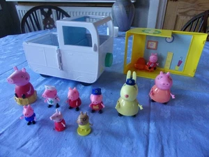 Peppa Pig Medical Centre Ambulance With Ten mixed types of Figures - Picture 1 of 9