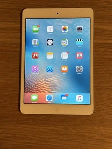 Apple iPad Mini 1st Gen 32GB Wi-Fi 7.9in - White A1432 - Works fine - Picture 1 of 2