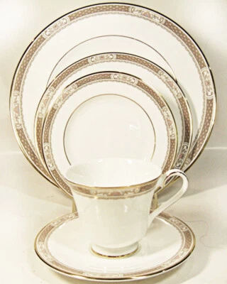 VERMONT by Royal Doulton 5 Piece Place Setting NEW NEVER USED made in England - Image 1 of 3