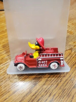 1988 年 ERTL Looney Tunes 达菲鸭消防车消防员压铸 — 第 1/4 张图片
