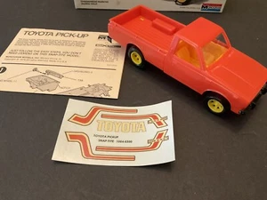 Vtg Monogram Toyota Pickup 1/32 Scale SNAP-TITE Model Kit Red & Yellow w/Decals - Picture 1 of 12