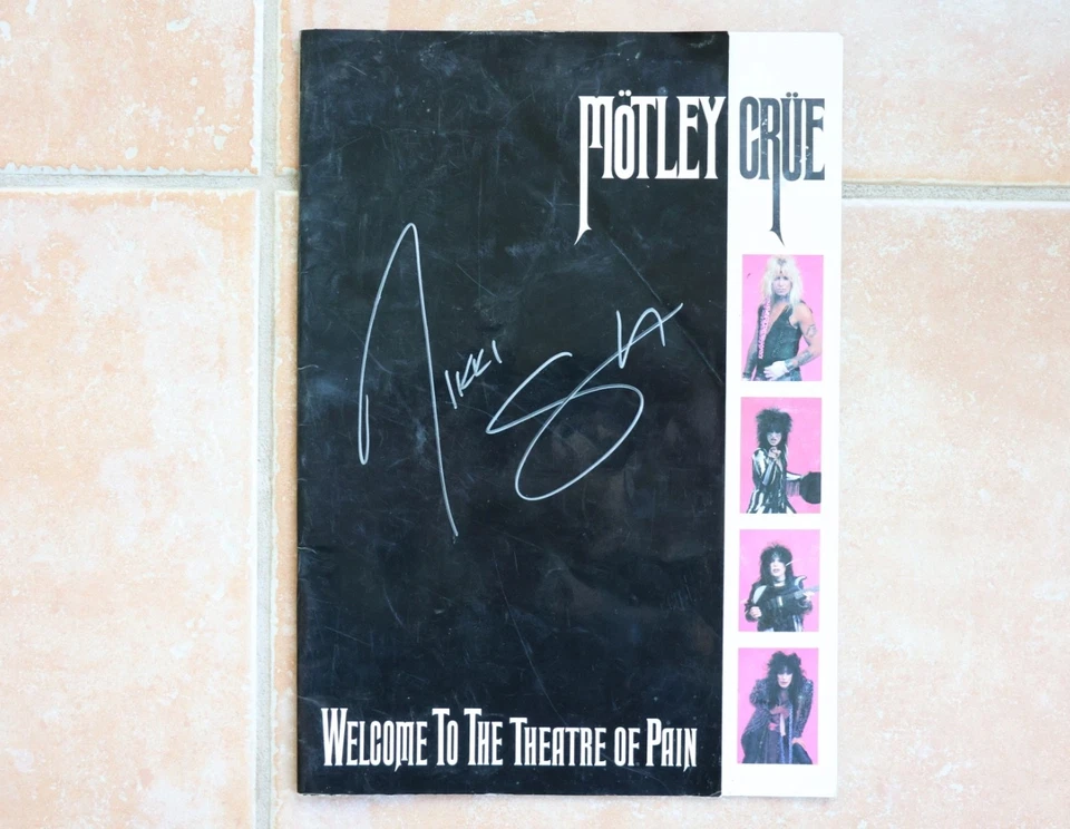 Nikki Sixx Firmado Autografiado Motley Crue Teatro del Dolor Programa de Gira de Conciertos Foto 1 de 4