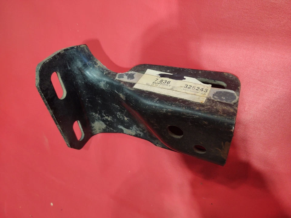 NOS OEM GM 73 1973 CHEVELLE EL CAMINO GMC SPRINT PARACHOQUES SOPORTE FRONTAL SOPORTE Foto 1 de 4