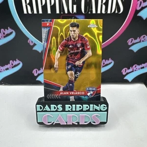 2024 Topps Chrome MLS Alan Velasco Gold Wave #20 FC Dallas - Picture 1 of 4
