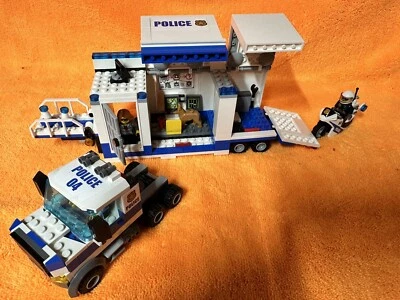 Lego Submarine 60092, Lego Camper 60182, Lego Police 60139 - Image 1 of 4