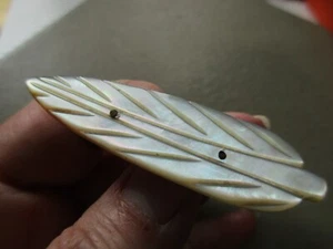 ANTIQUE VINTAGE EDWARDIAN UNUSUAL MOTHER OF PEARL LEAF OR FEATHER BROOCH PIN OLD - Picture 1 of 3