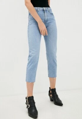 Pantalones de mezclilla Topshop de pierna recta tiro alto recortados dobladillo crudo lavado claro para mujer 28 Foto 1 de 4