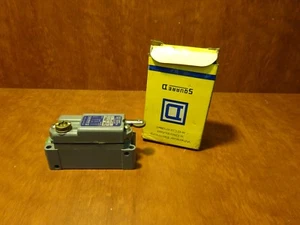 Square D limit switch AW32 - Picture 1 of 4