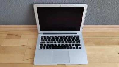 Apple MacBook Air 13,3 Zoll 2012 Intel Core i7-2.0 GHZ 8GB RAM - Bild 1 von 4