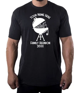 Flammengrill mit individuellem Namen und Datum - Familientreffen Herren T-Shirts - Bild 1 von 5