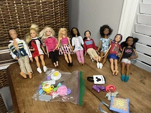Barbie Puppen Konvolut - 8 Puppen, Zubehör - ein Ken, Kochzubehör - Bild 1 von 6