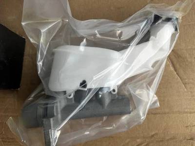 Cilindro maestro de freno Dorman M630406 para Chevy Pontiac G5 Chevrolet Cobalt 05-08 Foto 1 de 3