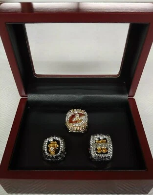 LeBron James - Juego de 3 anillos de campeonato con caja de exhibición de madera. Cleveland Miami Foto 1 de 4