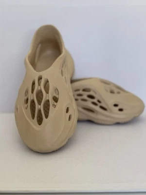 Zapatos de espuma para niños talla (32-33) talla EE. UU. es 1-2 color tostado cómodas zapatillas de espuma Foto 1 de 4