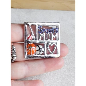 Spilla quadrata mamma sportiva vintage palloni calcio tono argento regalo mamma - Foto 1 di 4