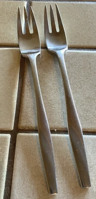 DANSK INT'L DESIGNS IHQ VARIATION V SET OF 2 DINNER FORKS 8" FINLAND & JAPAN - Image 1 of 4