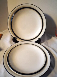 ZWEI Mikasa 'New Avenue' Keramik SALATTELLER blau leuchtend - Bild 1 von 3