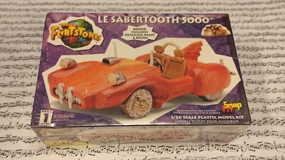 Le Sabertooth 5000 The Flinstones Plastic Model Kit Scala 1/20 Snap Fit - Immagine 1 di 4