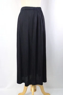 Falda plisada azul marino ISSEY MIYAKE 262 9304 Foto 1 de 4