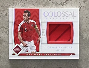 2022 Panini Nationalschätze - Christian Fuchs kolossale Materialien #63/99 - Bild 1 von 2