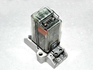 1x relè intermedio elettromagnetico RPU-0 24 V URSS sovietica - Foto 1 di 4