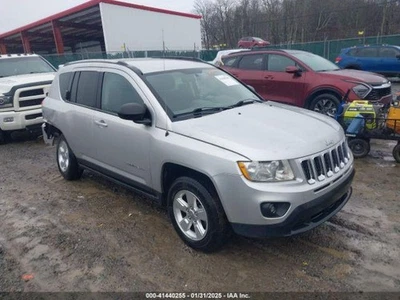 Espejo retrovisor interior delantero central usado se adapta a: Jeep Compass 2013 dimmi manual Foto 1 de 4